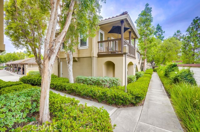 253 Gallery Way, Tustin CA: https://media.crmls.org/medias/6a3e80be-5116-4cce-a402-be30c19e4bf2.jpg