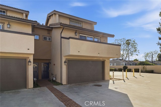 Detail Gallery Image 2 of 41 For 17601 Newland #H,  Huntington Beach,  CA 92647 - 3 Beds | 2/1 Baths