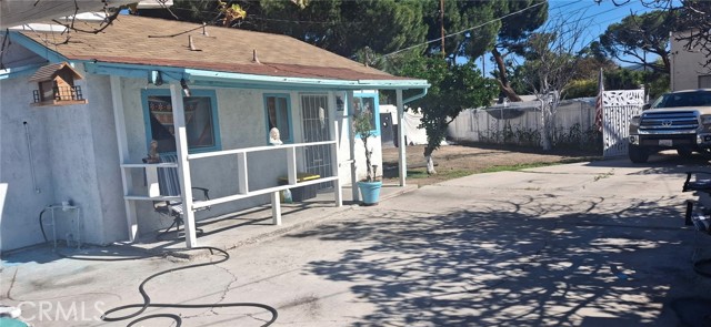 Detail Gallery Image 2 of 3 For 10712 Sherman, Sun Valley,  CA 91352 - 3 Beds | 2 Baths