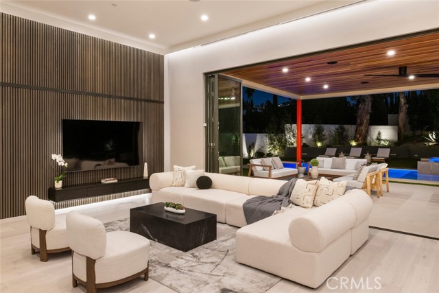 Detail Gallery Image 8 of 51 For 22020 Alizondo, Woodland Hills,  CA 91364 - 3 Beds | 3 Baths