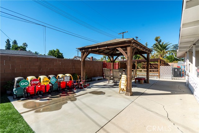 Detail Gallery Image 32 of 62 For 16040 Parthenia, North Hills,  CA 91343 - 2 Beds | 1/1 Baths