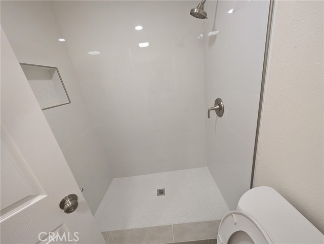 Detail Gallery Image 2 of 9 For 825 Laveta, Los Angeles,  CA 90026 - 3 Beds | 2 Baths