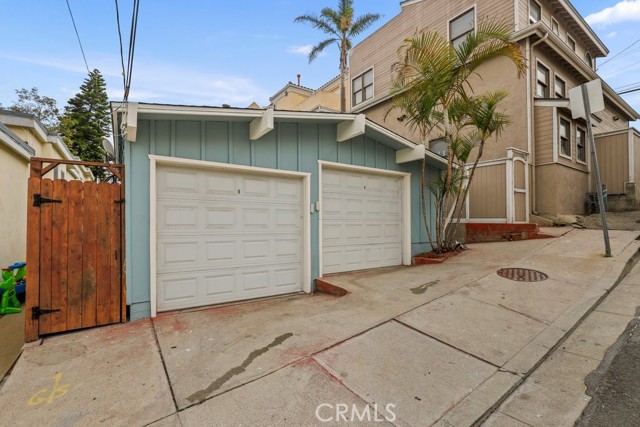 818 Cypress Avenue, Hermosa Beach, California 90254, ,Residential Income,Sold,Cypress,SB21237916