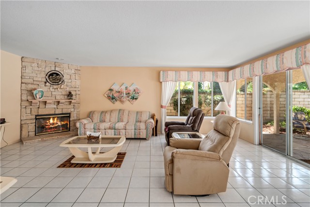 28852 Woodside Drive, Saugus CA: https://media.crmls.org/medias/6a427087-3802-45f0-b6ae-7e29d639acbf.jpg