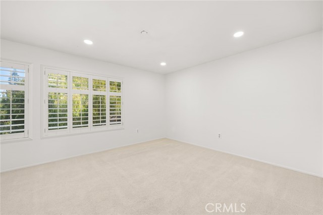 7667 Whitewater Drive, Huntington Beach CA: https://media.crmls.org/medias/6a43cbde-3d89-4c1a-b7a5-871696e4e637.jpg