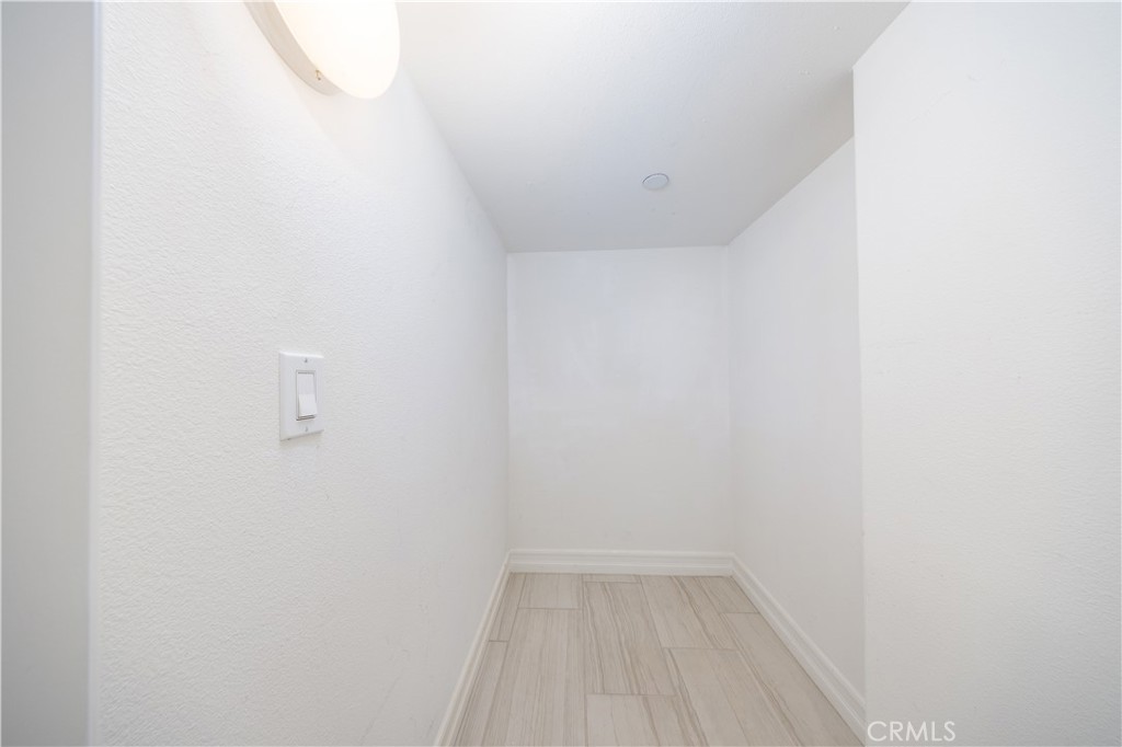 https://media.crmls.org/medias/6a44373d-f8e1-47ad-9e1c-08f5d36d21dd.jpg?preset=X-Large