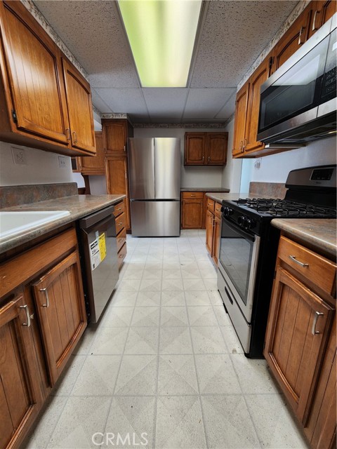 Detail Gallery Image 13 of 24 For 2838 May Ave, Redondo Beach,  CA 90278 - 4 Beds | 3 Baths