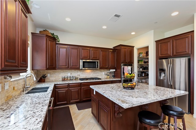 Detail Gallery Image 17 of 51 For 3090 Crystal Ridge Ln, Colton,  CA 92324 - 4 Beds | 3/1 Baths