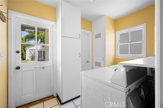 13617 Bassett Street, Valley Glen CA: https://media.crmls.org/medias/6a45cfc0-2f48-4560-813c-51cc61af493a.jpg