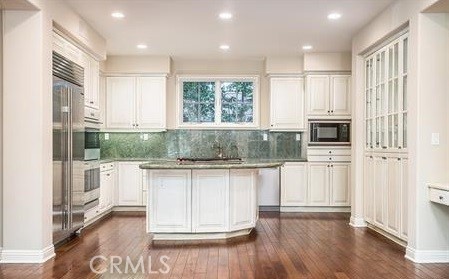 https://media.crmls.org/medias/6a472ee0-2ca5-46b2-a530-39bd066d18b4.jpg?preset=X-Large