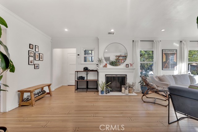 Detail Gallery Image 23 of 52 For 5727 Colbath, Valley Glen,  CA 91401 - 3 Beds | 3 Baths