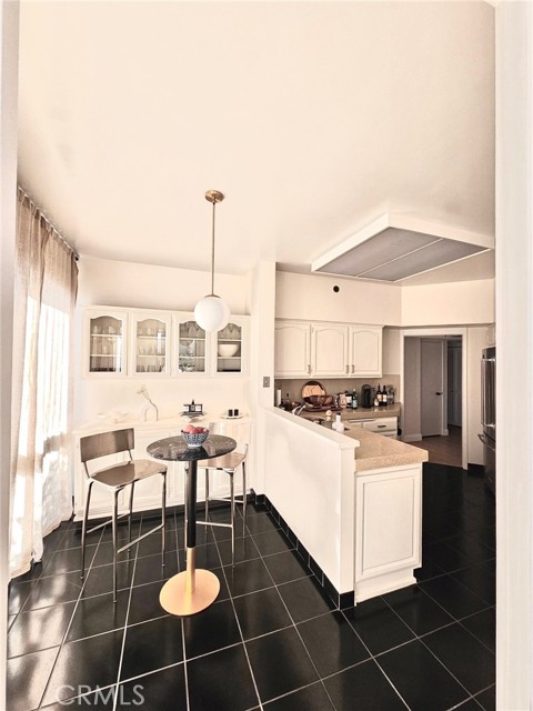 Detail Gallery Image 11 of 18 For 222 Monterey Rd #104,  Glendale,  CA 91206 - 2 Beds | 2/1 Baths