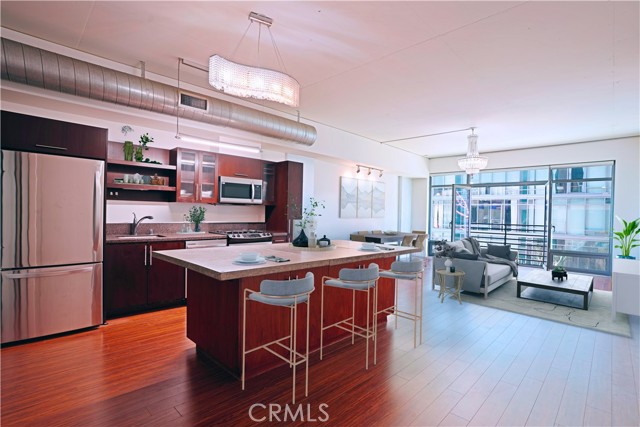 1111 S Grand Avenue, Los Angeles CA: https://media.crmls.org/medias/6a48943c-5986-4caa-a40a-4c1fa8ba7267.jpg