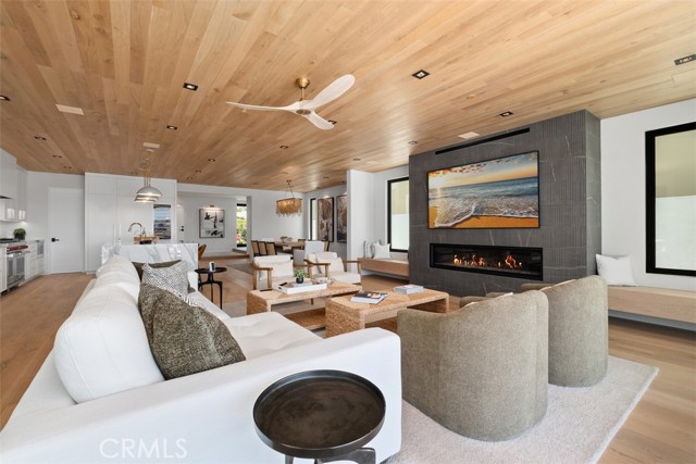 20 Balboa Coves, Newport Beach CA: https://media.crmls.org/medias/6a49a3f6-e356-4c36-8aab-f6ac99164c41.jpg