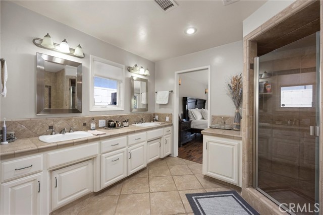 Detail Gallery Image 35 of 73 For 4712 Panorama Dr, Bakersfield,  CA 93306 - 4 Beds | 2/1 Baths