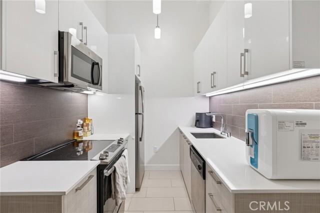 939 S BROADWAY, Los Angeles CA: https://media.crmls.org/medias/6a4a598c-8611-40d5-9ece-ebd0f9006b27.jpg