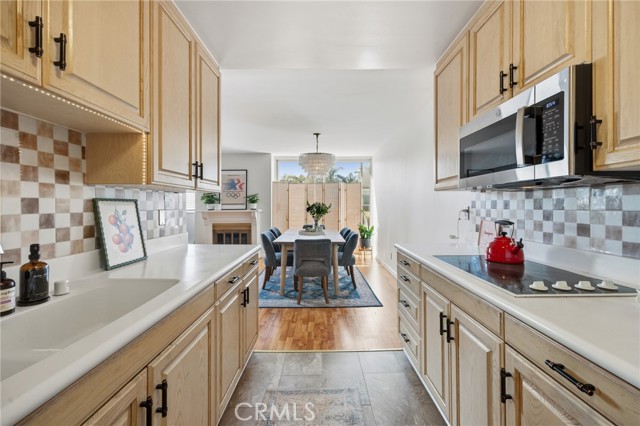 Detail Gallery Image 8 of 21 For 14141 Dickens #312,  Sherman Oaks,  CA 91423 - 2 Beds | 2 Baths