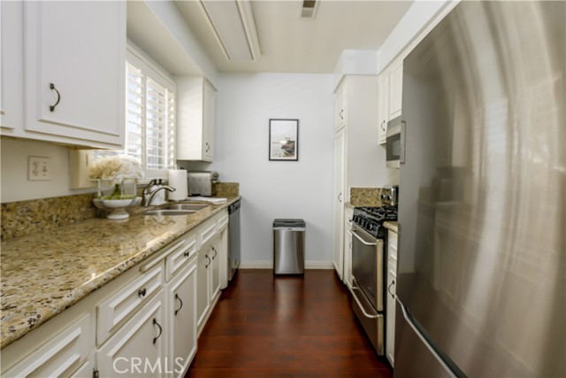 Detail Gallery Image 6 of 11 For 1741 Tustin Ave 12d,  Costa Mesa,  CA 92627 - 3 Beds | 2 Baths