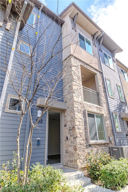 Detail Gallery Image 2 of 46 For 646 Savi, Corona,  CA 92878 - 3 Beds | 2/2 Baths