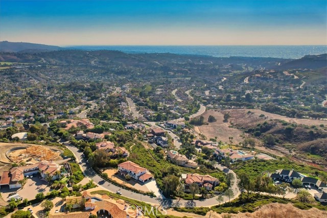 Detail Gallery Image 4 of 64 For 3010 Eminencia Del Norte, San Clemente,  CA 92673 - 6 Beds | 5/1 Baths