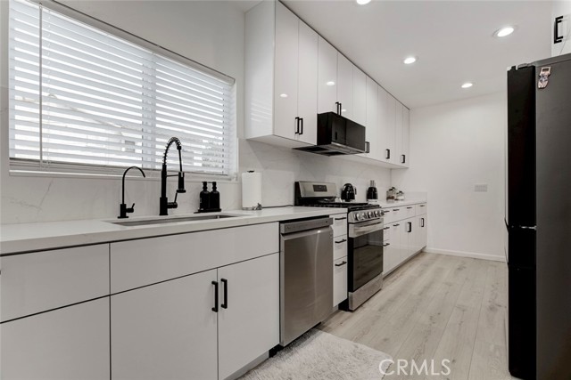 Detail Gallery Image 15 of 59 For 606 Galer Pl, Glendale,  CA 91206 - 4 Beds | 3 Baths