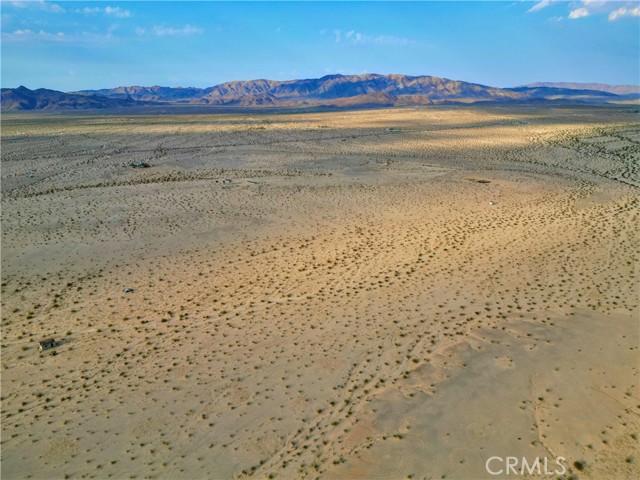 1 Sullivan Rd, 29 Palms CA: https://media.crmls.org/medias/6a4d3c36-a6f6-4d38-a61c-2adc59ec6d30.jpg
