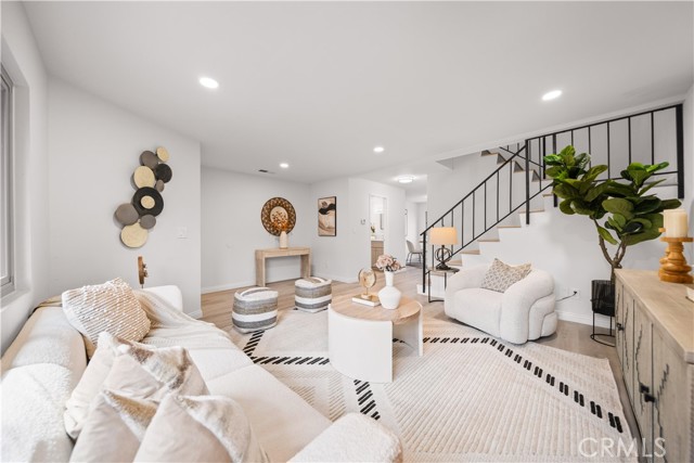 Detail Gallery Image 3 of 19 For 313 S Almansor St #9,  Alhambra,  CA 91801 - 2 Beds | 1/1 Baths