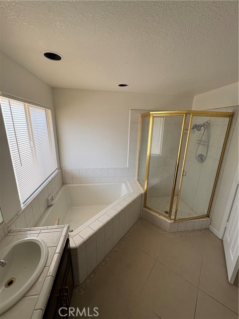 Detail Gallery Image 7 of 11 For 17930 Main St, Hesperia,  CA 92345 - 3 Beds | 2/1 Baths