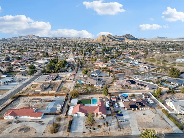 Detail Gallery Image 5 of 62 For 19544 Oneida, Apple Valley,  CA 92307 - 4 Beds | 3 Baths