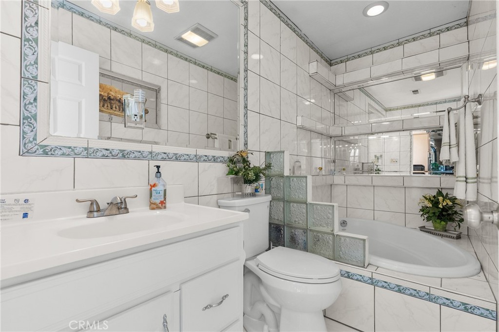 https://media.crmls.org/medias/6a4e70b4-23db-48d2-927c-0f94dd5b7129.jpg?preset=X-Large