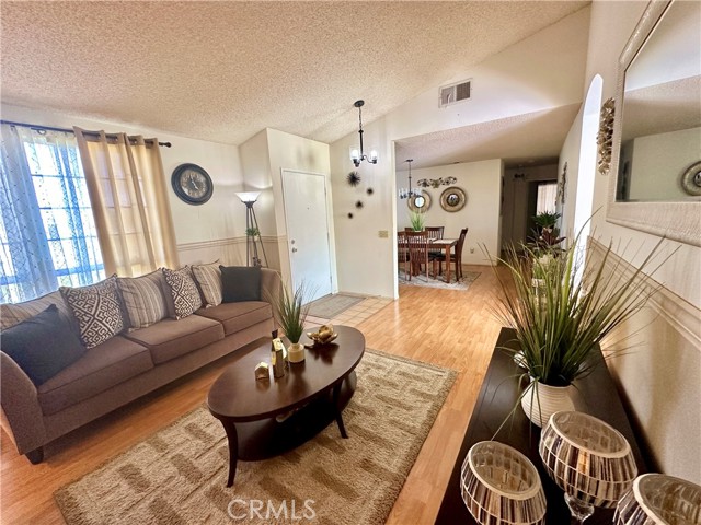Detail Gallery Image 4 of 29 For 1278 S Lilac Ave, Rialto,  CA 92376 - 3 Beds | 2 Baths