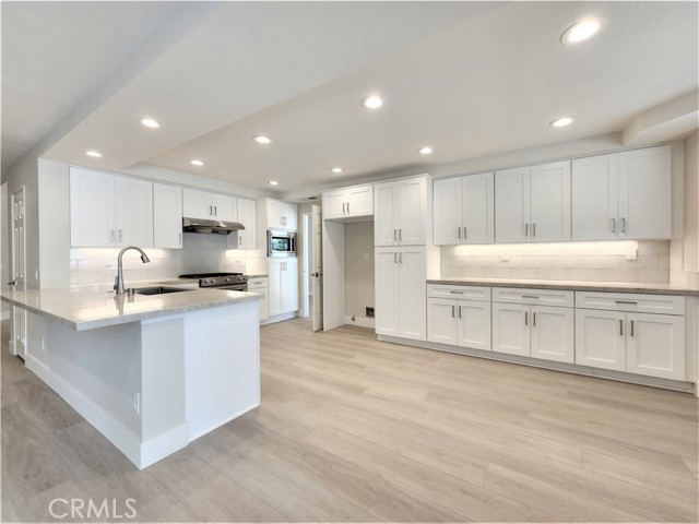 Detail Gallery Image 8 of 34 For 14 Andalucia, Irvine,  CA 92614 - 5 Beds | 3 Baths