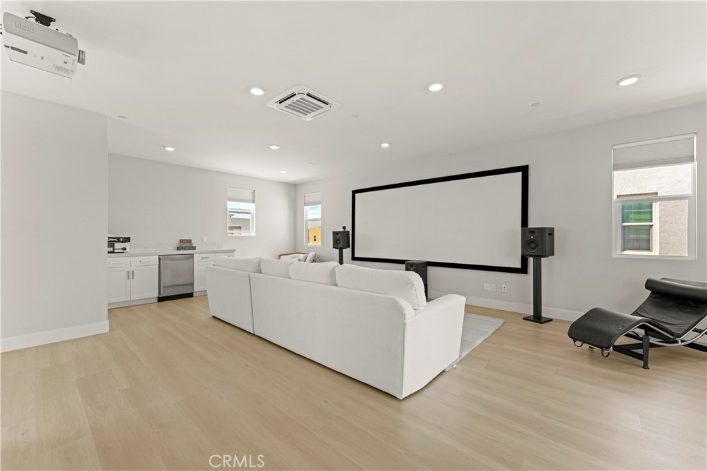 https://media.crmls.org/medias/6a51dbec-6636-46af-be24-41b988ddd47d.jpg?preset=X-Large