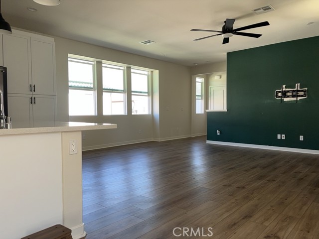 15992 Jaime Lane, Fontana CA: https://media.crmls.org/medias/6a523498-7fb1-44bc-8a30-3e1c34a3a49e.jpg