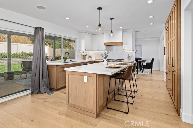 Detail Gallery Image 11 of 48 For 5497 Coral Reef Avenue, La Jolla,  CA 92037 - 5 Beds | 3 Baths