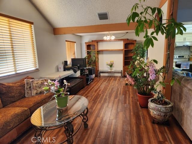 Detail Gallery Image 6 of 14 For 10161 Larwin Ave #1,  Chatsworth,  CA 91311 - 3 Beds | 2 Baths