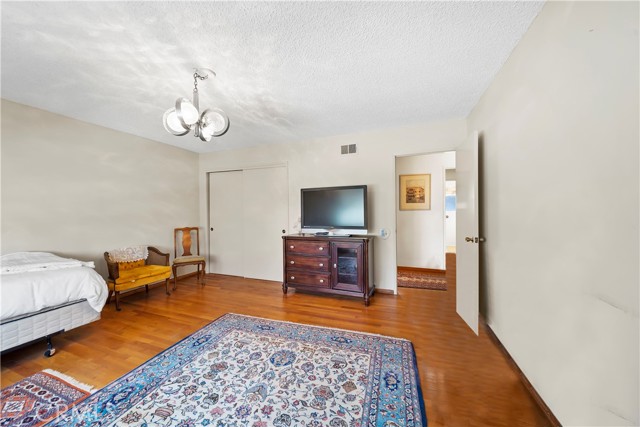 5 Bed Home for Sale in Hollywood Hills, California