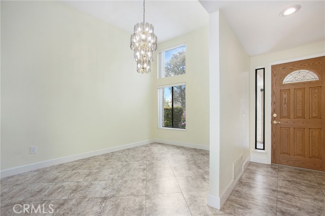 611 Colonial Circle, Fullerton CA: https://media.crmls.org/medias/6a539709-9a54-4b6b-95fd-fb6288db2bfa.jpg
