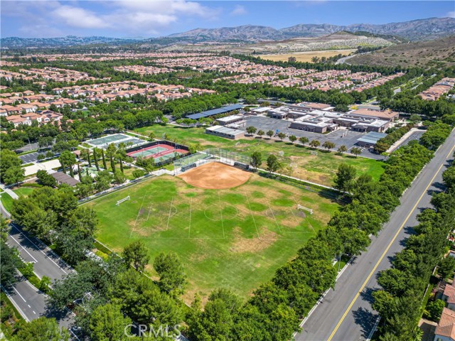 52 Norwich, Irvine CA: https://media.crmls.org/medias/6a5411c2-fba3-426f-918f-b480c47c0fdb.jpg