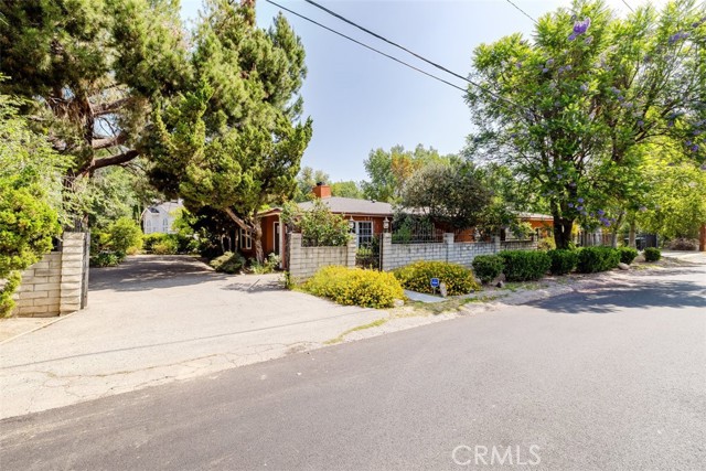 5800 Winnetka Avenue, Woodland Hills CA: https://media.crmls.org/medias/6a549f5f-8ae3-4b71-9229-042ff90b114b.jpg