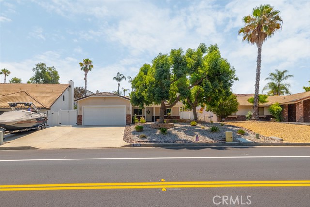 29308 Longhorn Drive, Canyon Lake, California 92587, 3 Bedrooms Bedrooms, ,2 BathroomsBathrooms,Single Family Residence,For Sale,Longhorn,IV24140393