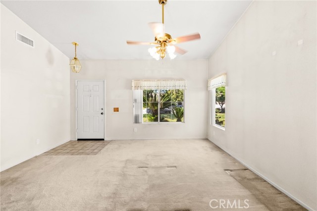 2755 Cambridge Avenue, Hemet CA: https://media.crmls.org/medias/6a55b6e4-9927-4e7f-a073-6afb2f9a4221.jpg