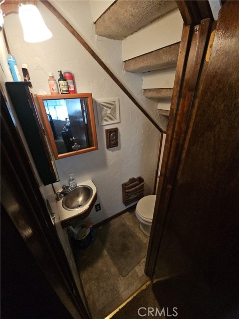 Detail Gallery Image 9 of 10 For 33076 Robin Ln, Running Springs,  CA 92308 - 2 Beds | 1 Baths