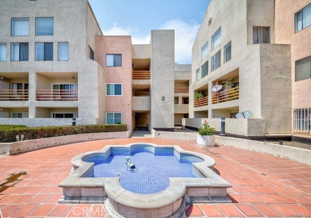 Detail Gallery Image 2 of 9 For 1118 Valencia St #214,  Los Angeles,  CA 90015 - 1 Beds | 1 Baths