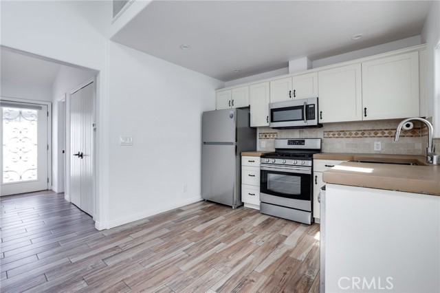 402 Indianapolis Avenue, Huntington Beach CA: https://media.crmls.org/medias/6a578de9-e243-43a9-af31-054b1087c0ec.jpg