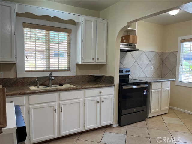 Detail Gallery Image 9 of 25 For 19260 Diplomat Ave, Corona,  CA 92881 - 2 Beds | 2 Baths