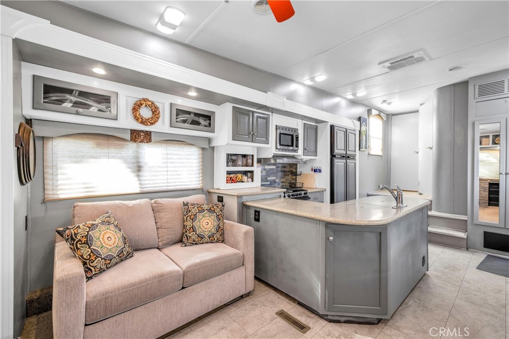 MLS #CV25265417 image #16