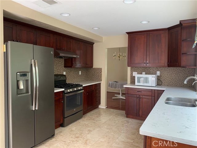 Detail Gallery Image 5 of 15 For 2373 Parkview Ln, Chino Hills,  CA 91709 - 4 Beds | 2/1 Baths