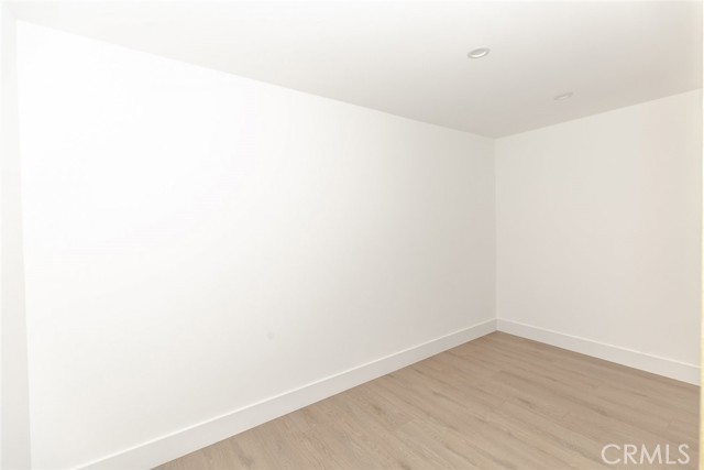 Detail Gallery Image 29 of 33 For 18856 Calvert St, Reseda,  CA 91335 - 3 Beds | 2/1 Baths