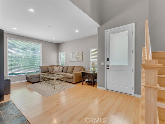5637 Como Circle, Woodland Hills CA: https://media.crmls.org/medias/6a59a94f-8d5f-48e3-9927-d83048231028.jpg